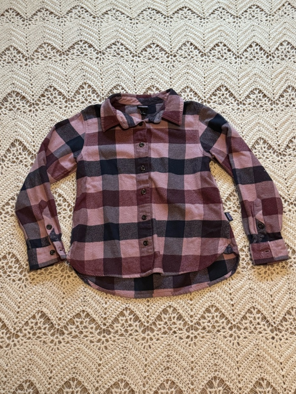 Patagonia Kids Plaid Button-Down Shirt in Pink and Black Size Small Collar